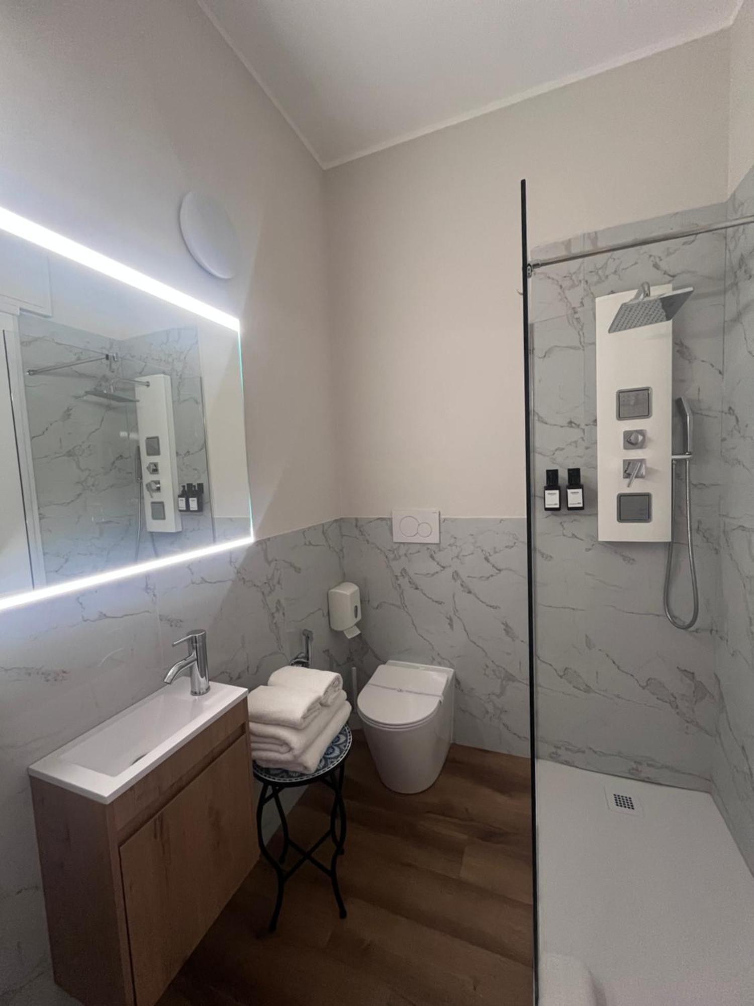 Double Room Private Bathroom
